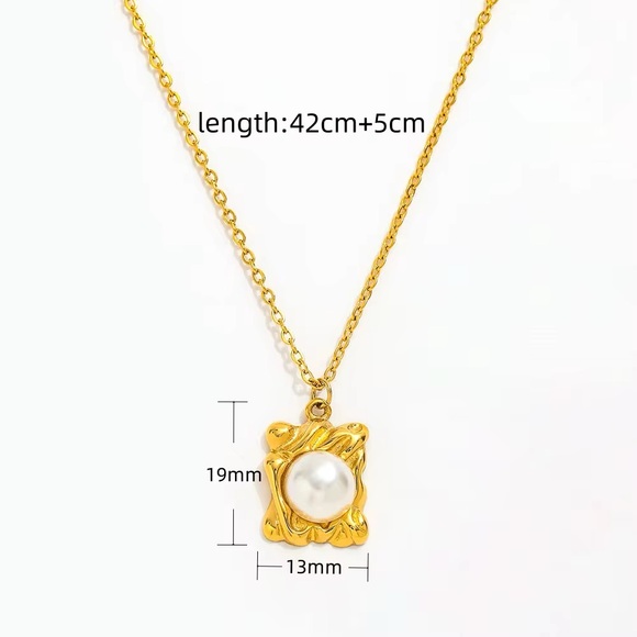 18K Gold Plated Pearl Pendant Necklace - Picture 7 of 7